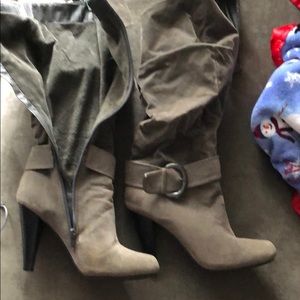 Size 9 bamboo grey heel boots